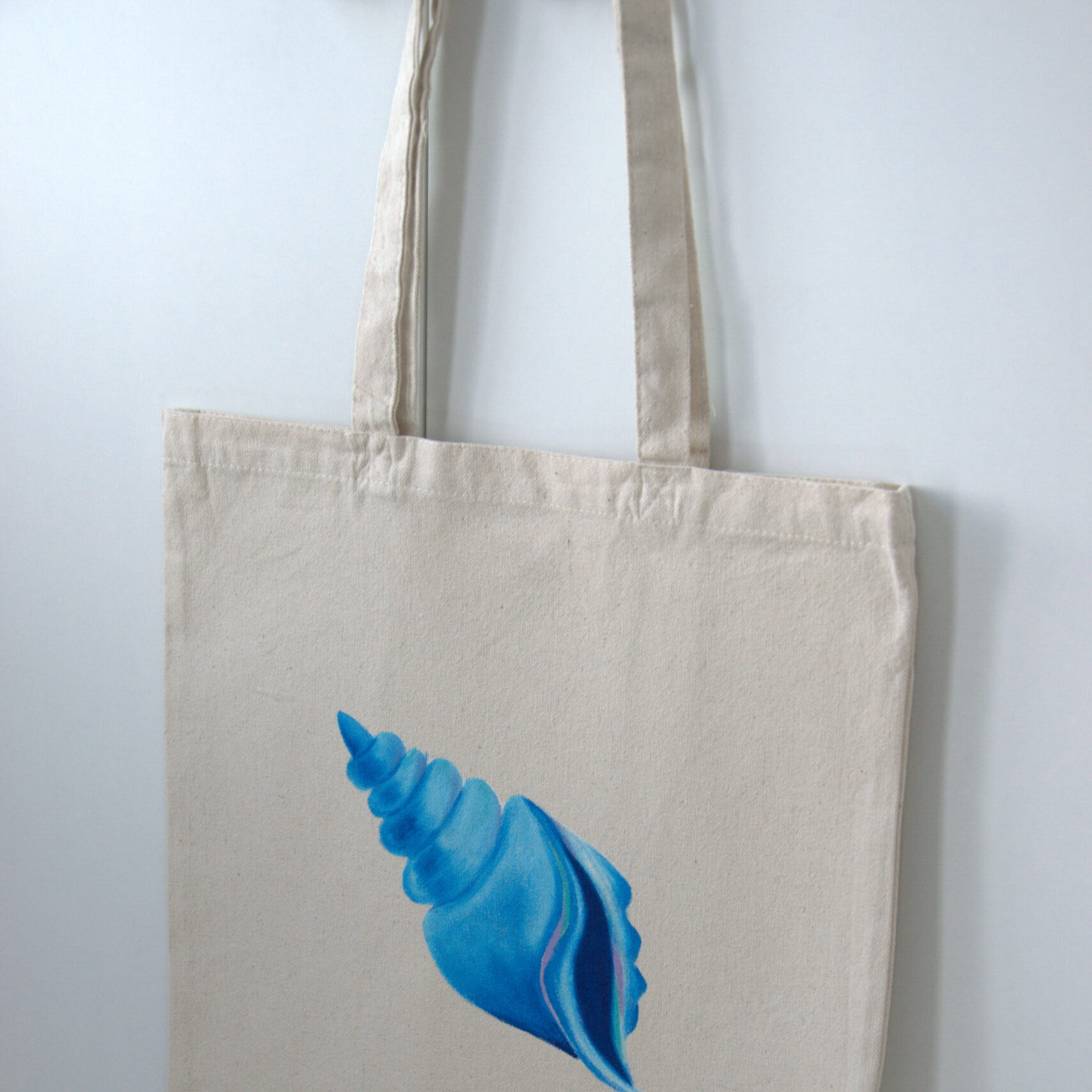 bolsa de algodón pintada a mano con caracola azul