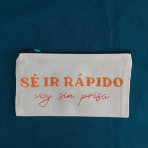 estuche con frase pintada a mano para regalo